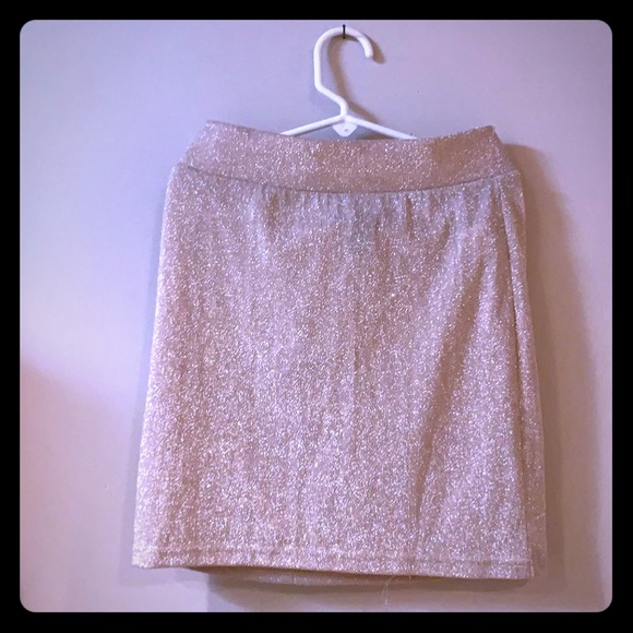 a sparkly light pink skirt - Picture 1 of 1